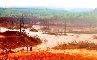 The Ia Krel 2 hydropower plant dam burst the second time in Gia Lai on August 1 (Photo: SGGP)